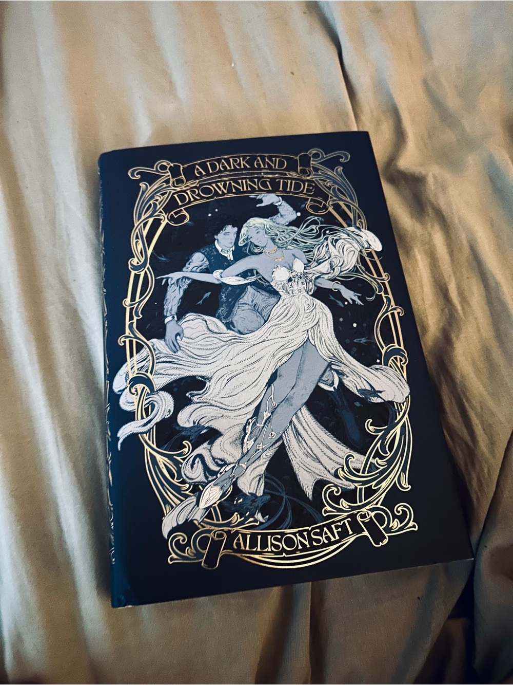 A Dark and Drowning Tide Illumicrate Book